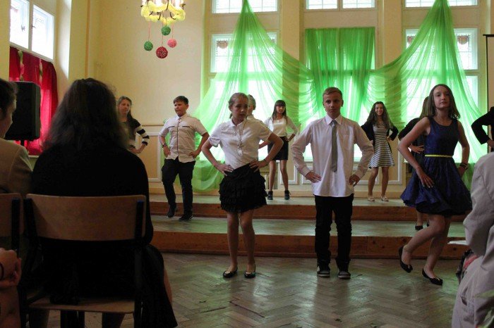 uczniowie-klas-szostych-z-dwojki-zegnali-szkoe-foto-58660