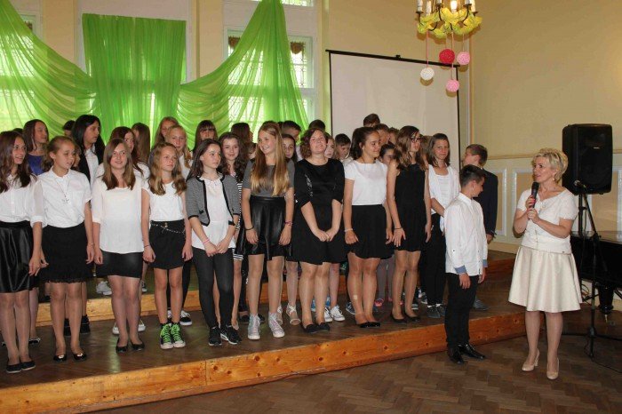 uczniowie-klas-szostych-z-dwojki-zegnali-szkoe-foto-58660