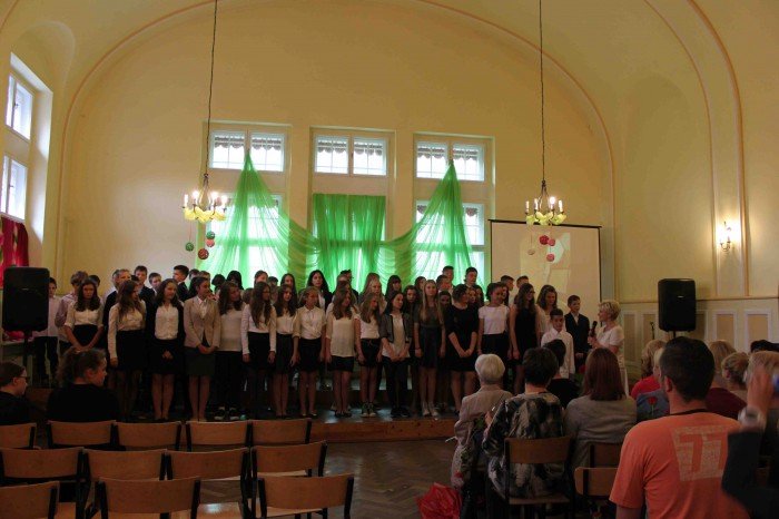 uczniowie-klas-szostych-z-dwojki-zegnali-szkoe-foto-58660