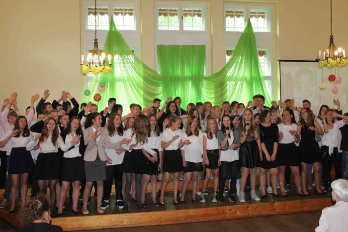 uczniowie-klas-szostych-z-dwojki-zegnali-szkoe-foto-58660