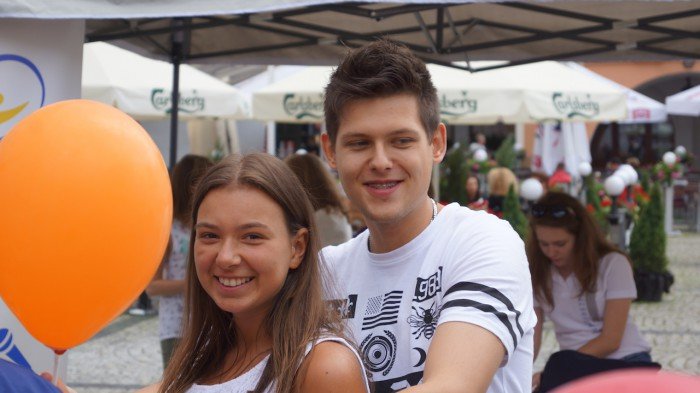 flash-mobu-swiatowych-dni-modziezy-w-rynku-foto-58675