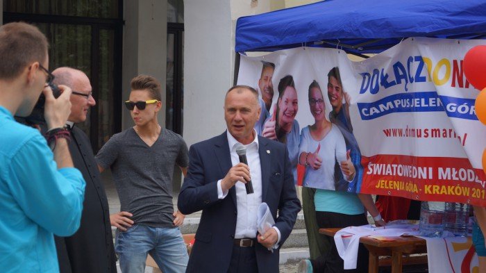 flash-mobu-swiatowych-dni-modziezy-w-rynku-foto-58675