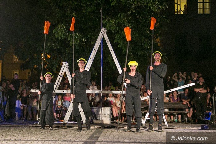 33-mftu-klauny-taniec-i-premiera-foto-58779