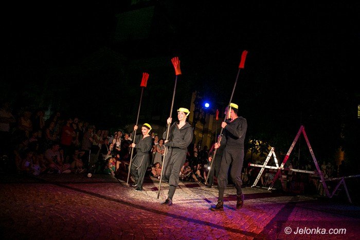 33-mftu-klauny-taniec-i-premiera-foto-58779
