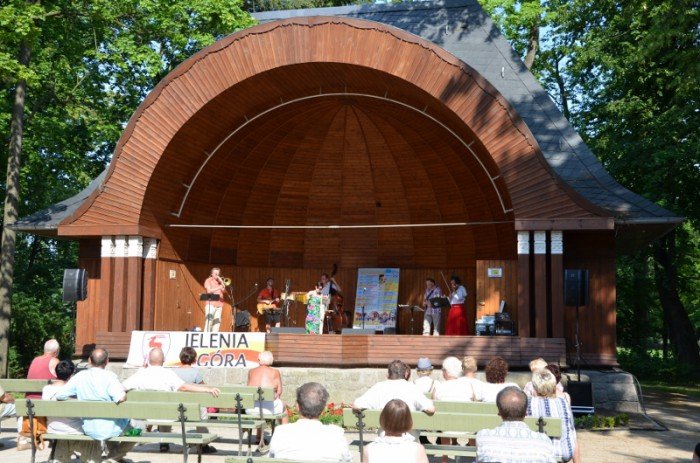 goracy-koncert-promenadowy-w-parku-zdrojowym-foto-58786