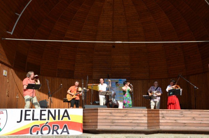goracy-koncert-promenadowy-w-parku-zdrojowym-foto-58786