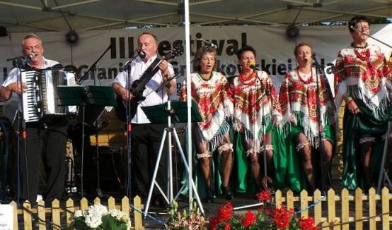 spiew-taniec-i-ludowa-zabawa-w-gruszkowie-foto-58789