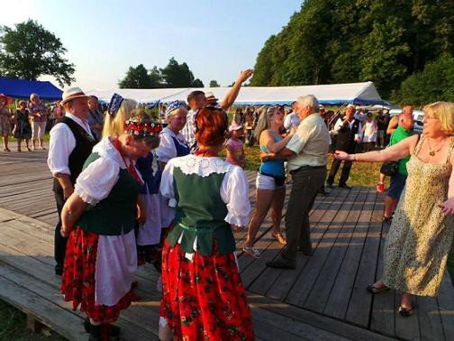 spiew-taniec-i-ludowa-zabawa-w-gruszkowie-foto-58789