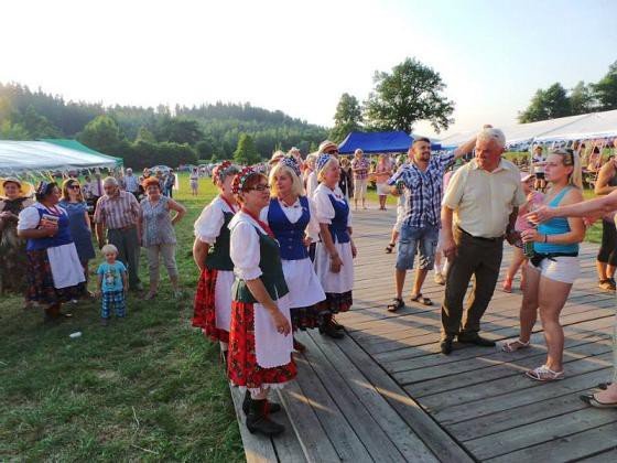 spiew-taniec-i-ludowa-zabawa-w-gruszkowie-foto-58789