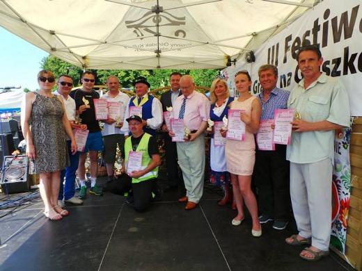 spiew-taniec-i-ludowa-zabawa-w-gruszkowie-foto-58789
