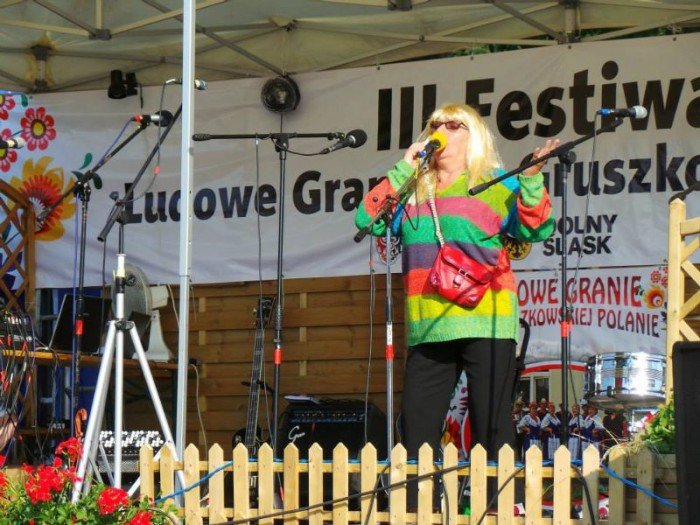 spiew-taniec-i-ludowa-zabawa-w-gruszkowie-foto-58789