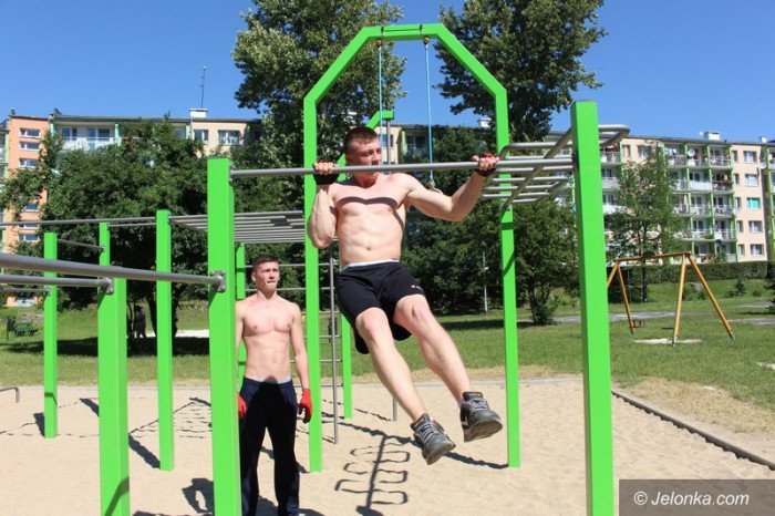 modziez-doczekaa-sie-parku-z-drazkami-do-cwiczen-foto-58807