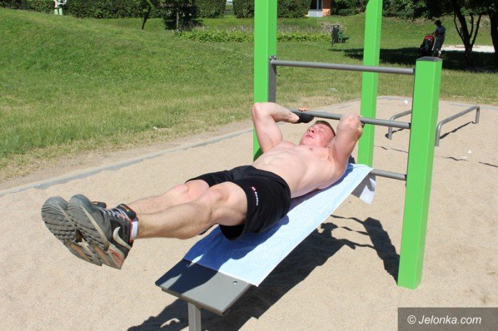 modziez-doczekaa-sie-parku-z-drazkami-do-cwiczen-foto-58807