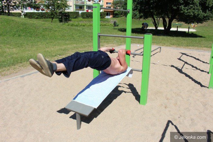 modziez-doczekaa-sie-parku-z-drazkami-do-cwiczen-foto-58807