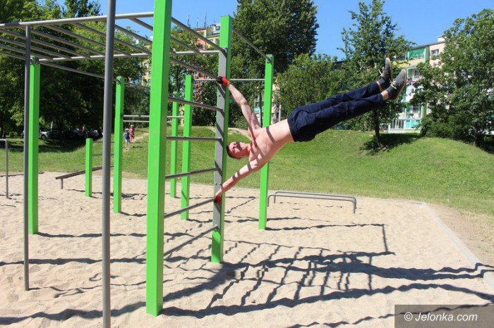 modziez-doczekaa-sie-parku-z-drazkami-do-cwiczen-foto-58807