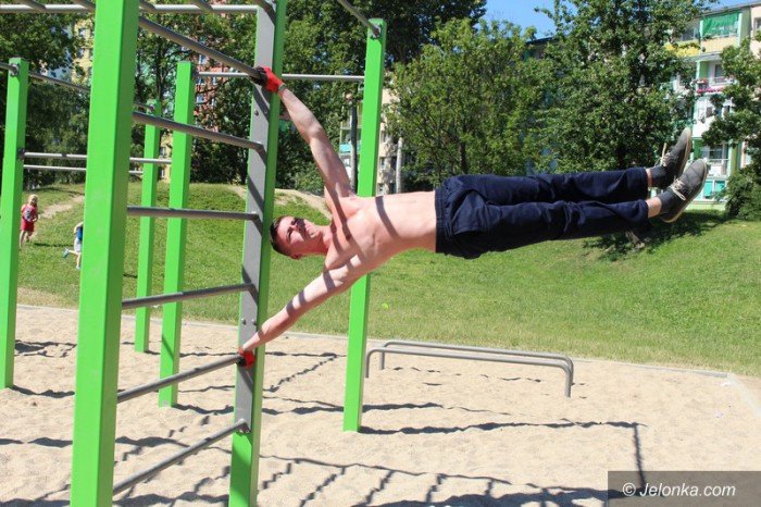modziez-doczekaa-sie-parku-z-drazkami-do-cwiczen-foto-58807