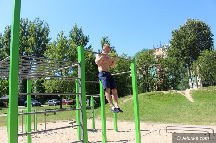 modziez-doczekaa-sie-parku-z-drazkami-do-cwiczen-foto-58807