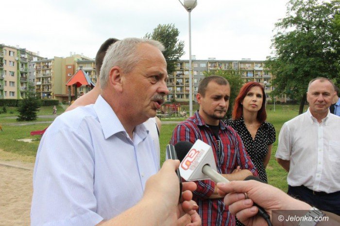 modziez-doczekaa-sie-parku-z-drazkami-do-cwiczen-foto-58807