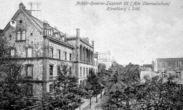 Schuetzenstr. i szkoła katolicka w latach I wojny światowej zamieniona na szpital wojskowy.