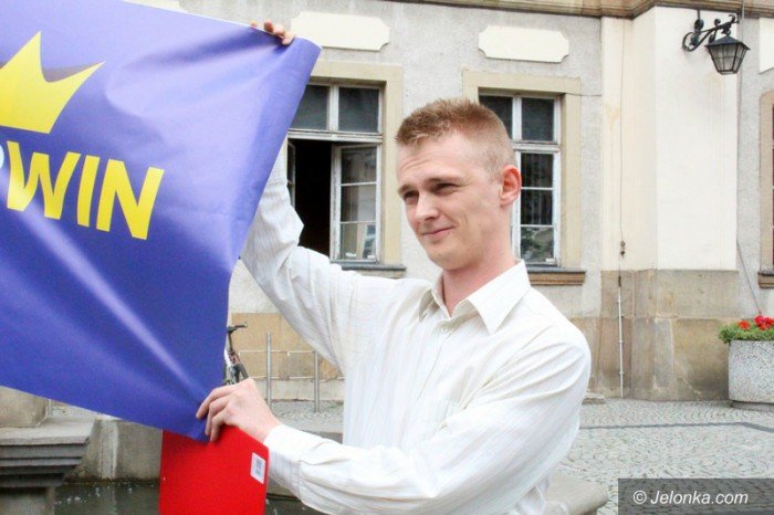 zwolennicy-korwinmikkego-o-referendum-i-hajlowaniu-prezesa-foto-58847