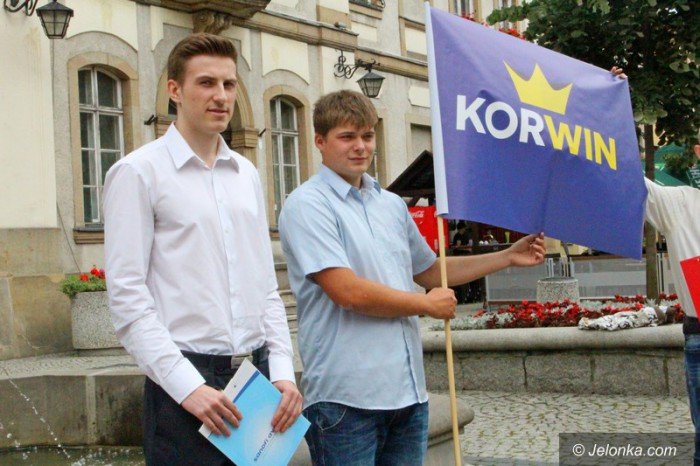 zwolennicy-korwinmikkego-o-referendum-i-hajlowaniu-prezesa-foto-58847