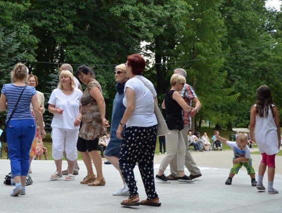 swietna-zabawa-na-parkowej-potancowce-foto-58881