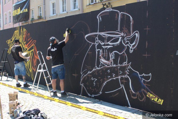 muzyka-taniec-i-graffiti-modziez-na-rynku-foto-58882