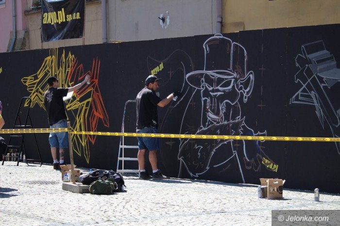 muzyka-taniec-i-graffiti-modziez-na-rynku-foto-58882