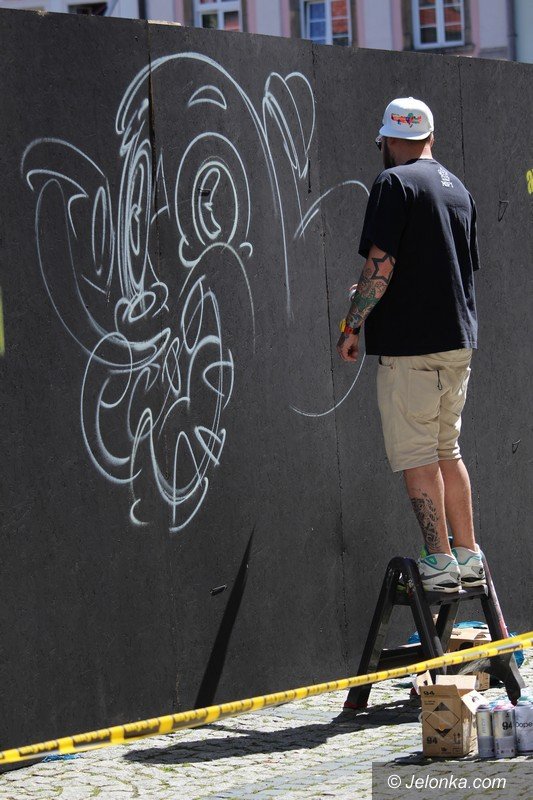 muzyka-taniec-i-graffiti-modziez-na-rynku-foto-58882
