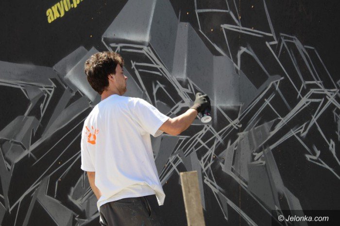 muzyka-taniec-i-graffiti-modziez-na-rynku-foto-58882