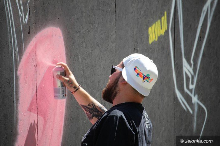 muzyka-taniec-i-graffiti-modziez-na-rynku-foto-58882