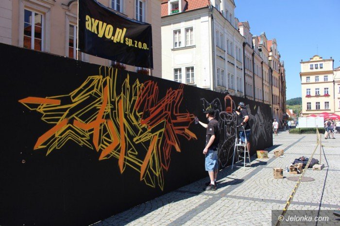 muzyka-taniec-i-graffiti-modziez-na-rynku-foto-58882