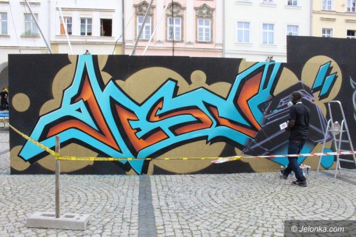 muzyka-taniec-i-graffiti-modziez-na-rynku-foto-58882