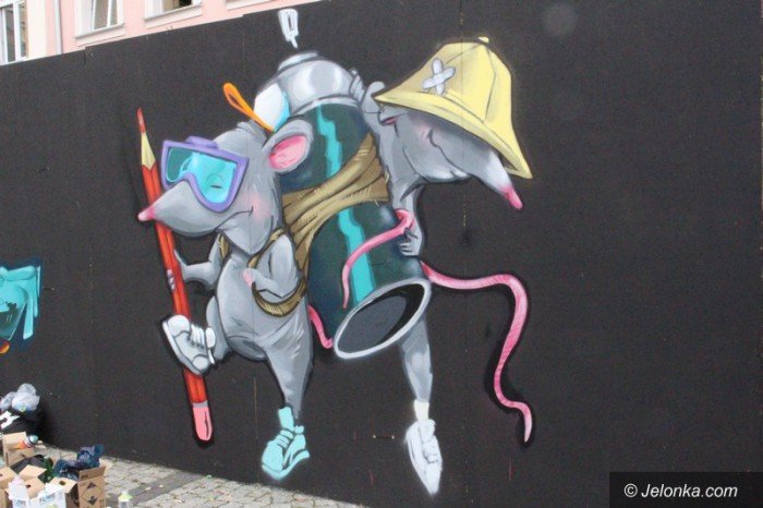 muzyka-taniec-i-graffiti-modziez-na-rynku-foto-58882
