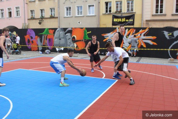 muzyka-taniec-i-graffiti-modziez-na-rynku-foto-58882