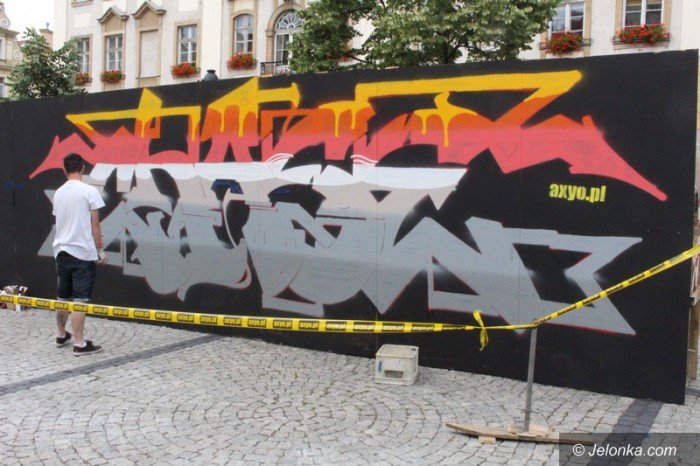 muzyka-taniec-i-graffiti-modziez-na-rynku-foto-58882