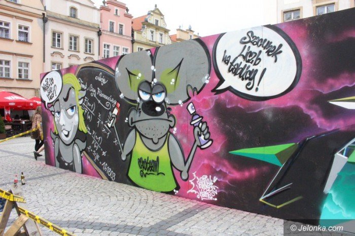 muzyka-taniec-i-graffiti-modziez-na-rynku-foto-58882