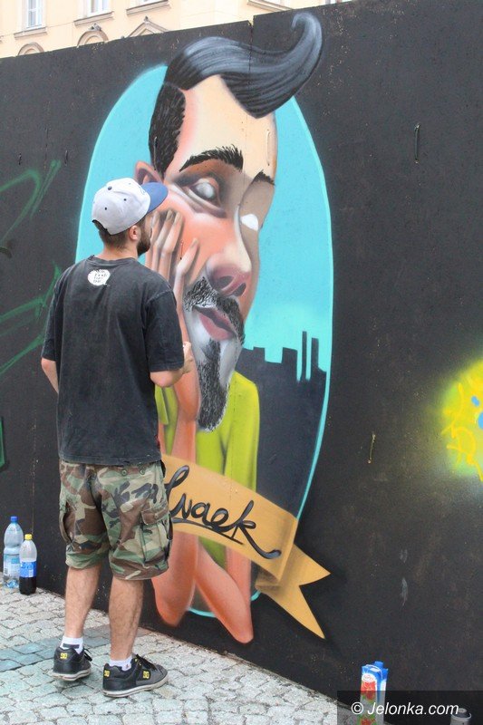 muzyka-taniec-i-graffiti-modziez-na-rynku-foto-58882
