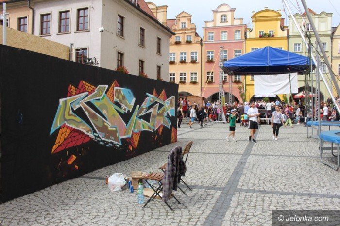 muzyka-taniec-i-graffiti-modziez-na-rynku-foto-58882
