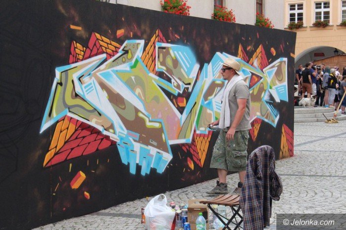 muzyka-taniec-i-graffiti-modziez-na-rynku-foto-58882