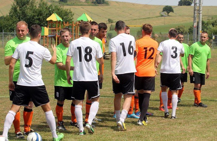 omot-od-trzecioligowca-z-okazji-dni-strzyzowca-foto-58901