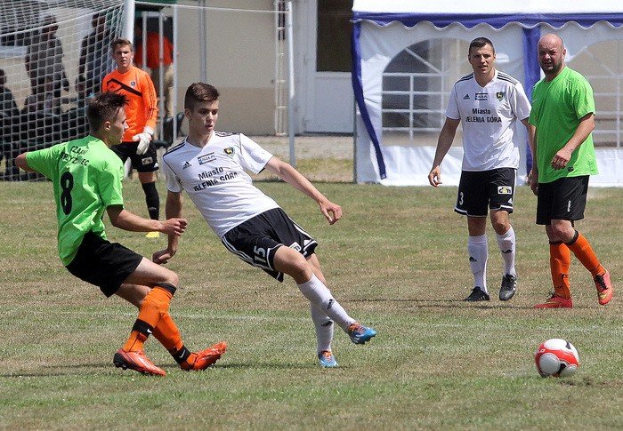 omot-od-trzecioligowca-z-okazji-dni-strzyzowca-foto-58901