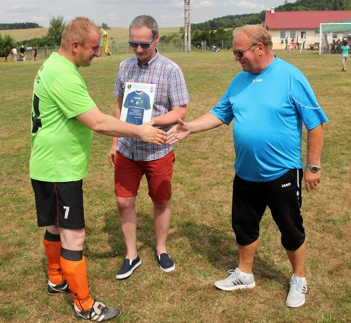 omot-od-trzecioligowca-z-okazji-dni-strzyzowca-foto-58901