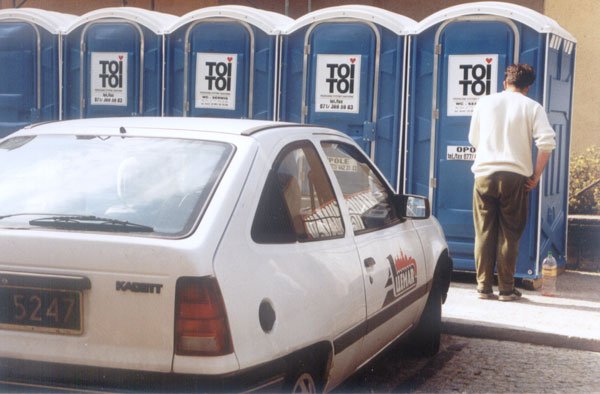 Czy przenośne toalety rozwiążą ten problem.