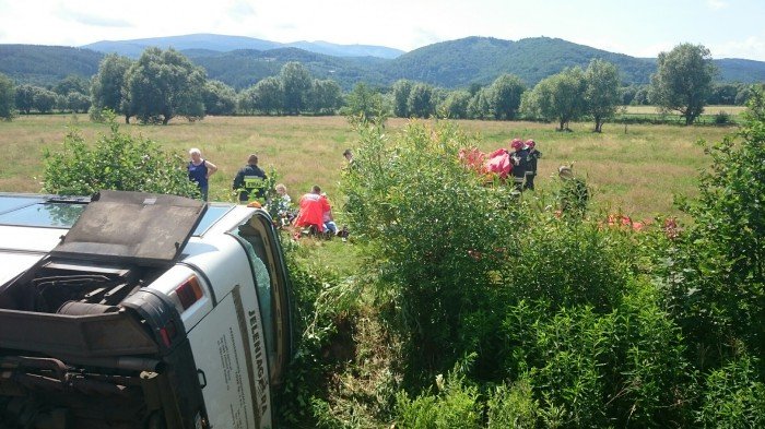 autobus-pksu-wpad-do-rowu-sa-ranni-foto-aktualizacja-58952