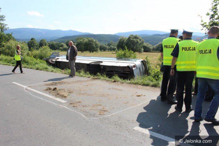 autobus-pksu-wpad-do-rowu-sa-ranni-foto-aktualizacja-58952