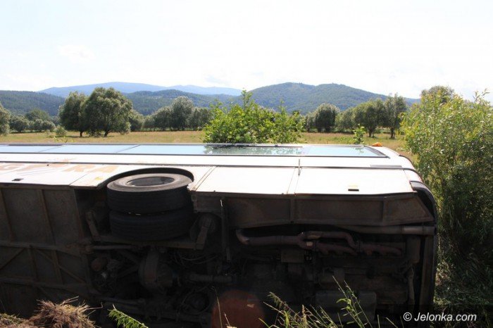 autobus-pksu-wpad-do-rowu-sa-ranni-foto-aktualizacja-58952