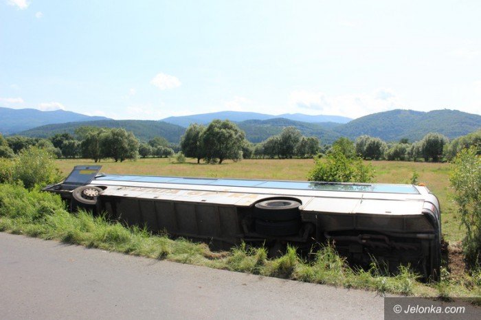 autobus-pksu-wpad-do-rowu-sa-ranni-foto-aktualizacja-58952