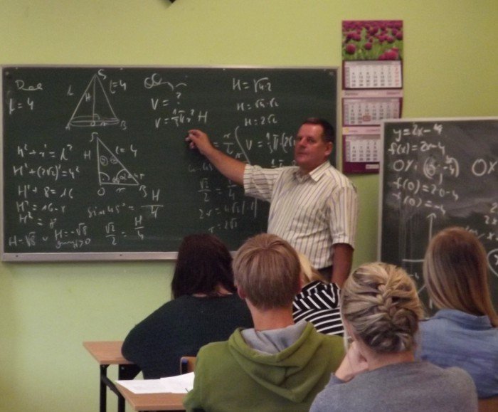maturzysci-chwala-wakacyjna-matematyke-foto-58956