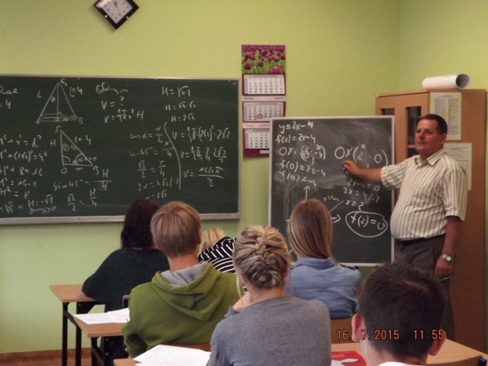 maturzysci-chwala-wakacyjna-matematyke-foto-58956